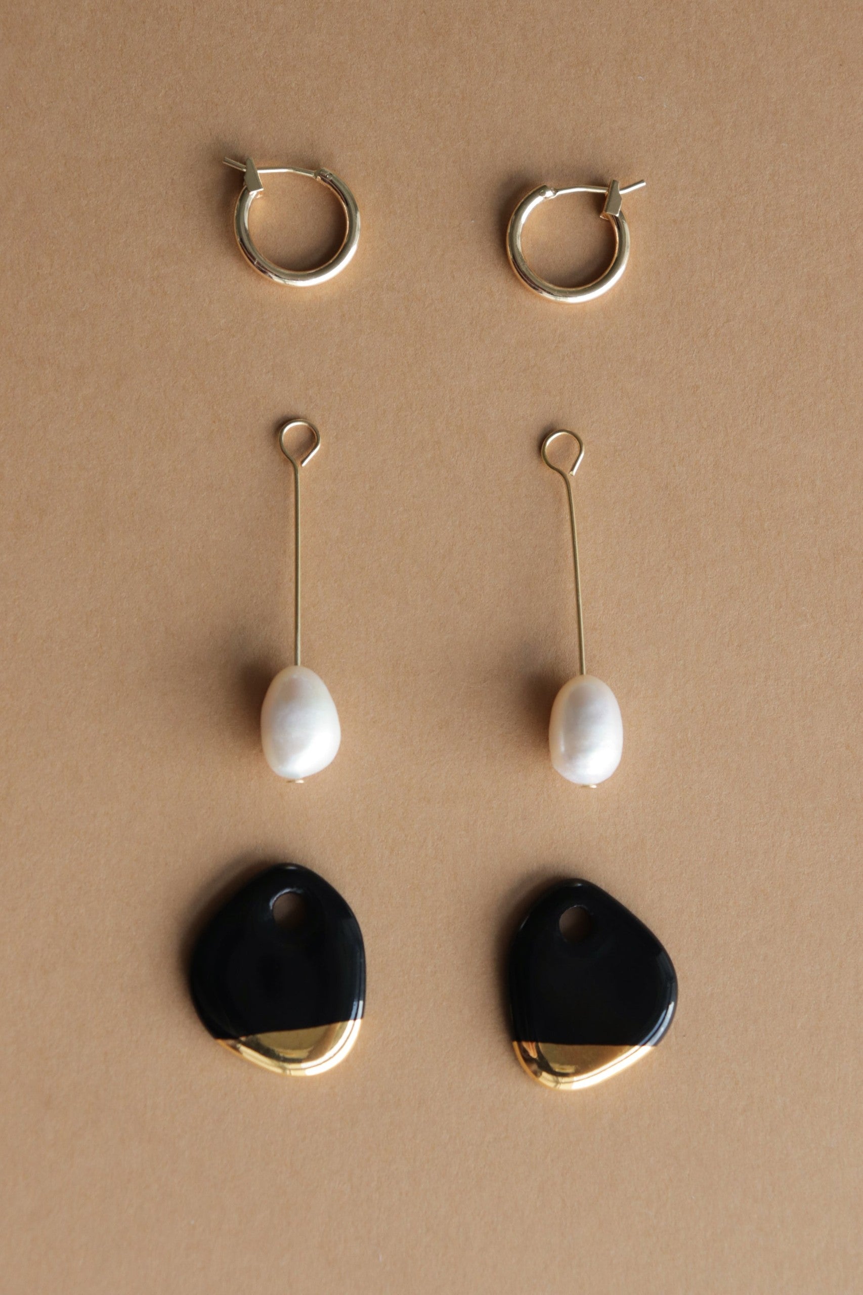 Arp Pearl And Porcelain Earrings - Black